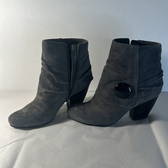 Vaneli Jessica Grey Suede Ankle Booties - Picture 4 of 7